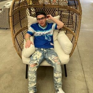 Meet your Posher, Jonathan